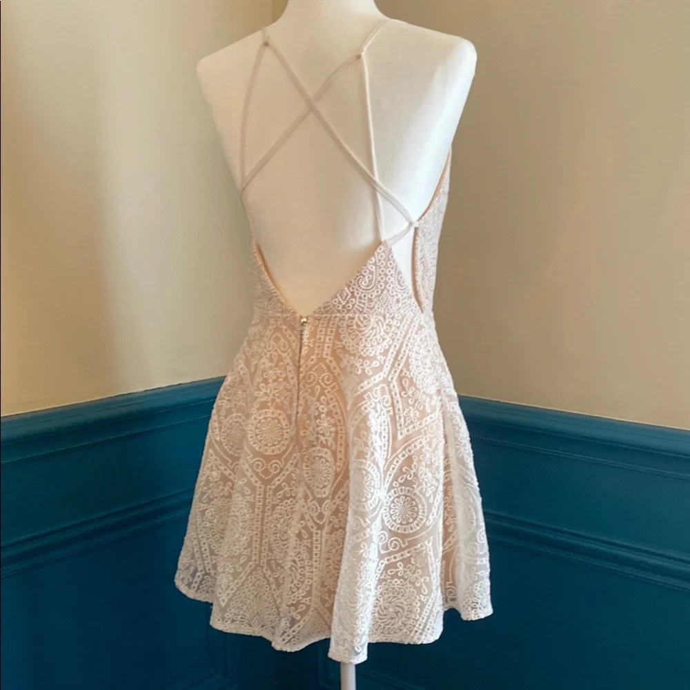 Sale! Intricate Lace Dress, size L - Picture 3 of 14